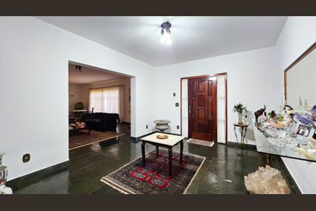 Casa à venda com 900m², 5 quartos e 4 vagas Casa à venda com 900m², 5 quartos e 4 vagasSala