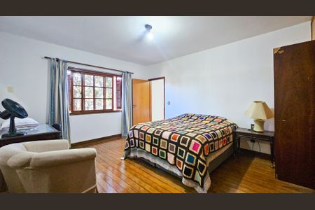 Casa à venda com 900m², 5 quartos e 4 vagas Casa à venda com 900m², 5 quartos e 4 vagasSuíte 2