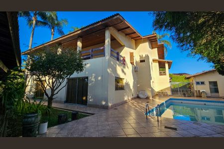 Casa à venda com 900m², 5 quartos e 4 vagas Casa à venda com 900m², 5 quartos e 4 vagasQuintal