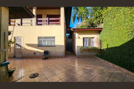 Casa à venda com 900m², 5 quartos e 4 vagas Casa à venda com 900m², 5 quartos e 4 vagasQuintal