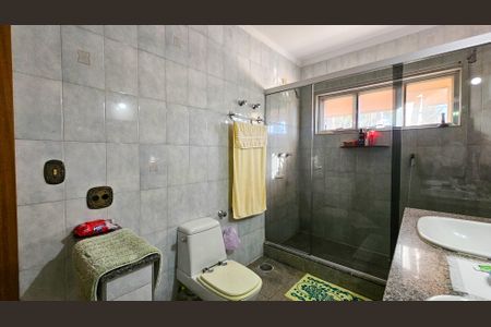 Casa à venda com 900m², 5 quartos e 4 vagas Casa à venda com 900m², 5 quartos e 4 vagasBanheiro Suíte 2 e 3