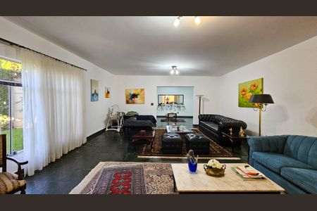 Casa à venda com 900m², 5 quartos e 4 vagas Casa à venda com 900m², 5 quartos e 4 vagasSala