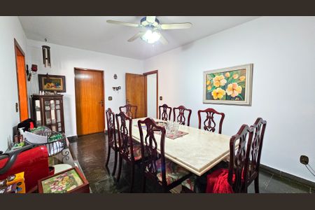 Casa à venda com 900m², 5 quartos e 4 vagas Casa à venda com 900m², 5 quartos e 4 vagasSala