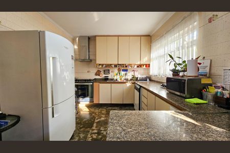 Casa à venda com 900m², 5 quartos e 4 vagas Casa à venda com 900m², 5 quartos e 4 vagasCozinha