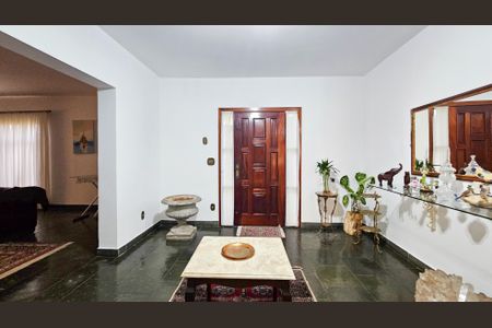 Casa à venda com 900m², 5 quartos e 4 vagas Casa à venda com 900m², 5 quartos e 4 vagasSala