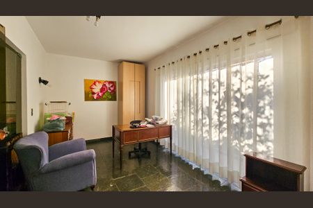 Casa à venda com 900m², 5 quartos e 4 vagas Casa à venda com 900m², 5 quartos e 4 vagasSala