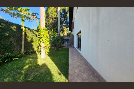 Casa à venda com 900m², 5 quartos e 4 vagas Casa à venda com 900m², 5 quartos e 4 vagasQuintal