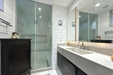 Apartamento à venda com 106m², 2 quartos e sem vagaBanheiro da Suíte