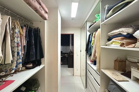 Apartamento à venda com 106m², 2 quartos e sem vagaCloset da Suíte