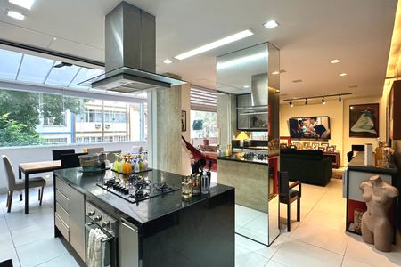 Sala de apartamento à venda com 2 quartos, 106m² em Copacabana, Rio de Janeiro