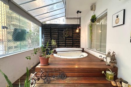 Apartamento à venda com 106m², 2 quartos e sem vagaVaranda