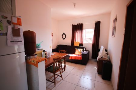 Sala de casa de condomínio para alugar com 2 quartos, 72m² em Aviação, Praia Grande