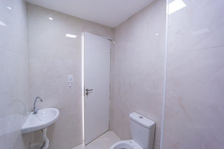 Apartamento à venda com 40m², 2 quartos e sem vaga Apartamento à venda com 40m², 2 quartos e sem vagaBanheiro