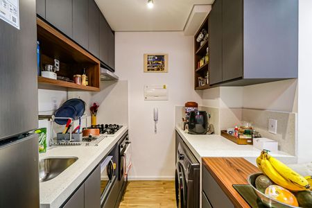 Cozinha de apartamento para alugar com 1 quarto, 32m² em Vila Sonia, São Paulo