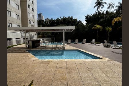 Apartamento à venda com 83m², 2 quartos e 2 vagasÁrea comum - Piscina