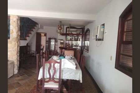 Casa à venda com 4 quartos, 398m² em Piratininga, Niterói