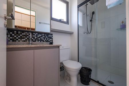 Banheiro de kitnet/studio à venda com 1 quarto, 25m² em Pinheiros, São Paulo