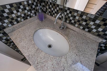 Banheiro de kitnet/studio à venda com 1 quarto, 25m² em Pinheiros, São Paulo