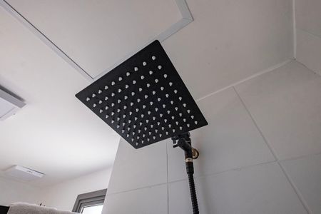 Banheiro de kitnet/studio à venda com 1 quarto, 25m² em Pinheiros, São Paulo