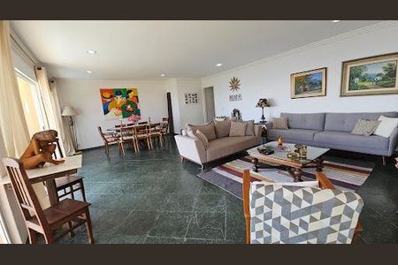 Casa à venda com 4 quartos, 269m² em Matapaca, Niterói