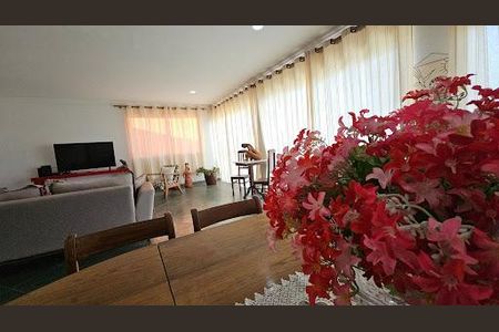 Casa à venda com 4 quartos, 269m² em Matapaca, Niterói