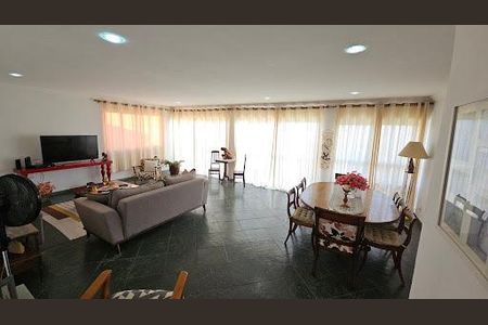 Casa à venda com 4 quartos, 269m² em Matapaca, Niterói
