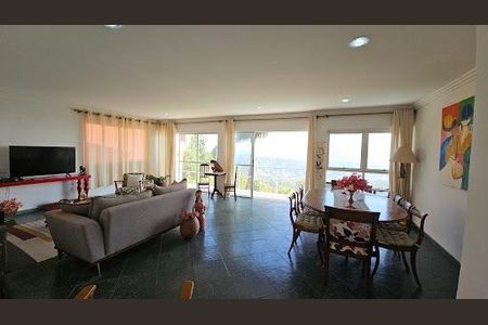 Casa à venda com 4 quartos, 269m² em Matapaca, Niterói