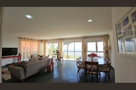 Casa à venda com 4 quartos, 269m² em Matapaca, Niterói