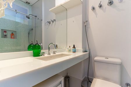 Apartamento à venda com 220m², 3 quartos e 2 vagas Apartamento à venda com 220m², 3 quartos e 2 vagasBanheiro da Suíte 3