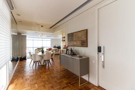 Apartamento à venda com 220m², 3 quartos e 2 vagas Apartamento à venda com 220m², 3 quartos e 2 vagasEntrada da Sala