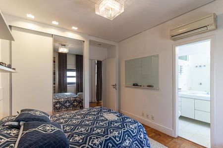 Apartamento à venda com 220m², 3 quartos e 2 vagas Apartamento à venda com 220m², 3 quartos e 2 vagasQuarto da Suíte 2