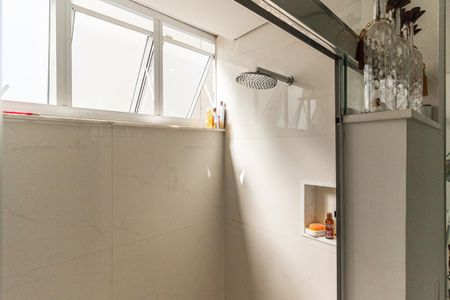 Apartamento à venda com 220m², 3 quartos e 2 vagas Apartamento à venda com 220m², 3 quartos e 2 vagasBanheiro da Suíte 1