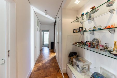 Apartamento à venda com 220m², 3 quartos e 2 vagas Apartamento à venda com 220m², 3 quartos e 2 vagasCorredor