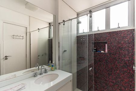 Apartamento à venda com 220m², 3 quartos e 2 vagas Apartamento à venda com 220m², 3 quartos e 2 vagasBanheiro da Suíte 2