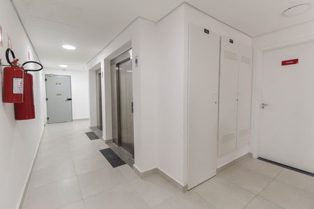 Apartamento para alugar com 47m², 2 quartos e sem vaga Apartamento para alugar com 47m², 2 quartos e sem vagaHall