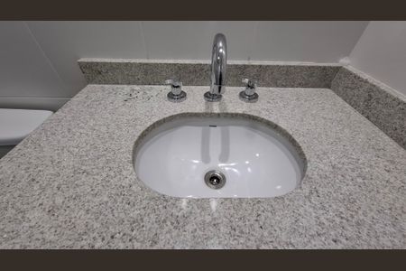 Apartamento para alugar com 64m², 2 quartos e 2 vagas Apartamento para alugar com 64m², 2 quartos e 2 vagasBanheiro