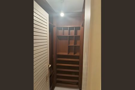 Apartamento à venda com 249m², 4 quartos e 4 vagas Apartamento à venda com 249m², 4 quartos e 4 vagasCloset