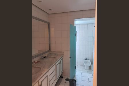 Banheiro de apartamento à venda com 4 quartos, 249m² em Cidade Monções, São Paulo