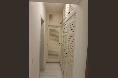 Apartamento à venda com 249m², 4 quartos e 4 vagas Apartamento à venda com 249m², 4 quartos e 4 vagasCorredor