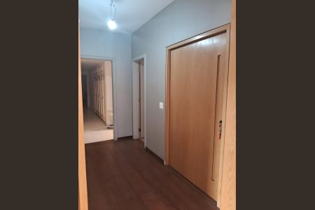 Apartamento à venda com 249m², 4 quartos e 4 vagas Apartamento à venda com 249m², 4 quartos e 4 vagasCorredor