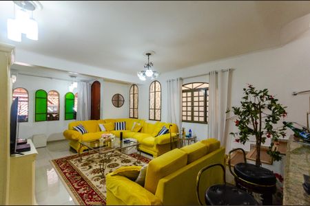 Casa à venda com 140m², 3 quartos e 2 vagas Casa à venda com 140m², 3 quartos e 2 vagasSala