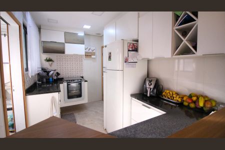 Apartamento à venda com 77m², 2 quartos e 1 vagaCozinha