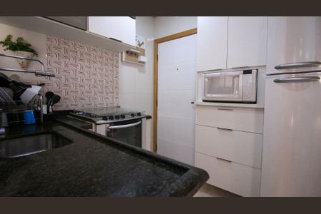 Apartamento à venda com 77m², 2 quartos e 1 vagaCozinha