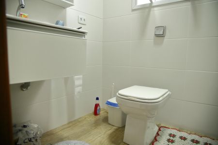 Casa à venda com 240m², 3 quartos e 3 vagasBanheiro social