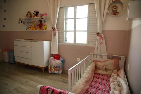 Casa à venda com 240m², 3 quartos e 3 vagasSuíte