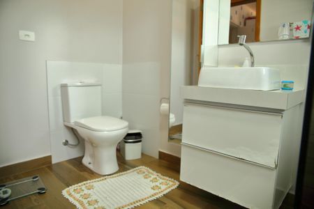 Casa à venda com 240m², 3 quartos e 3 vagasBanheiro da Suíte