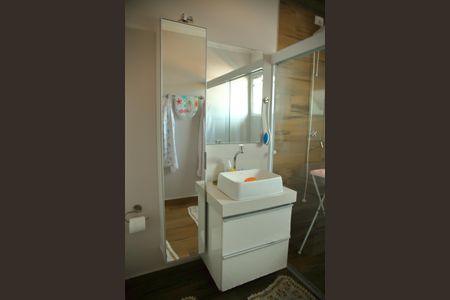 Casa à venda com 240m², 3 quartos e 3 vagasBanheiro da Suíte