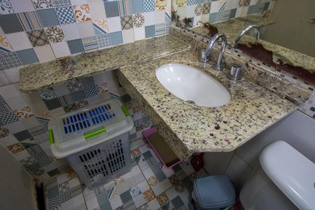 Apartamento à venda com 48m², 2 quartos e 1 vaga Apartamento à venda com 48m², 2 quartos e 1 vagaBanheiro