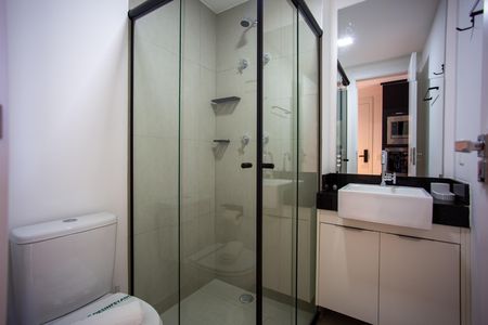 Banheiro de kitnet/studio para alugar com 1 quarto, 24m² em Vila Olímpia, São Paulo