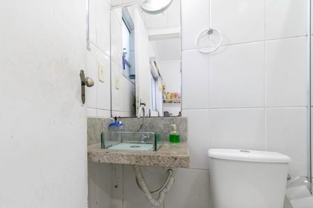 Casa de condomínio à venda com 100m², 3 quartos e 1 vagaBanheiro da suíte